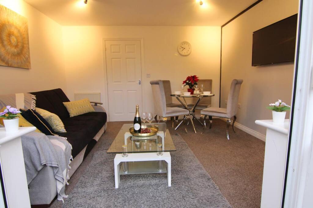 Daimler House - Cosy Home Near Coventry City Centre 외부 사진