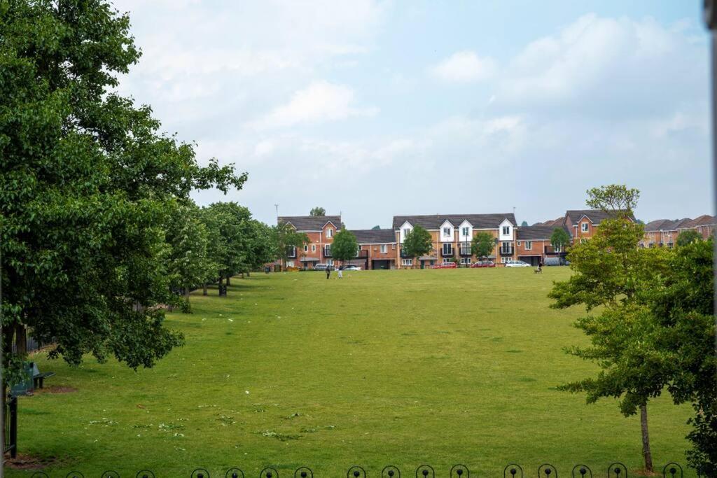 Daimler House - Cosy Home Near Coventry City Centre 외부 사진